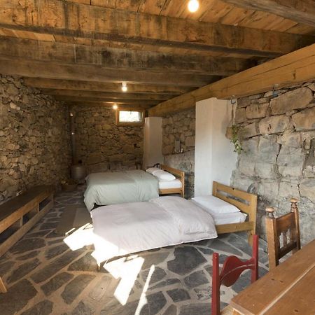 Auberge de jeunesse Mas Rural El Negre à Ogassa Extérieur photo